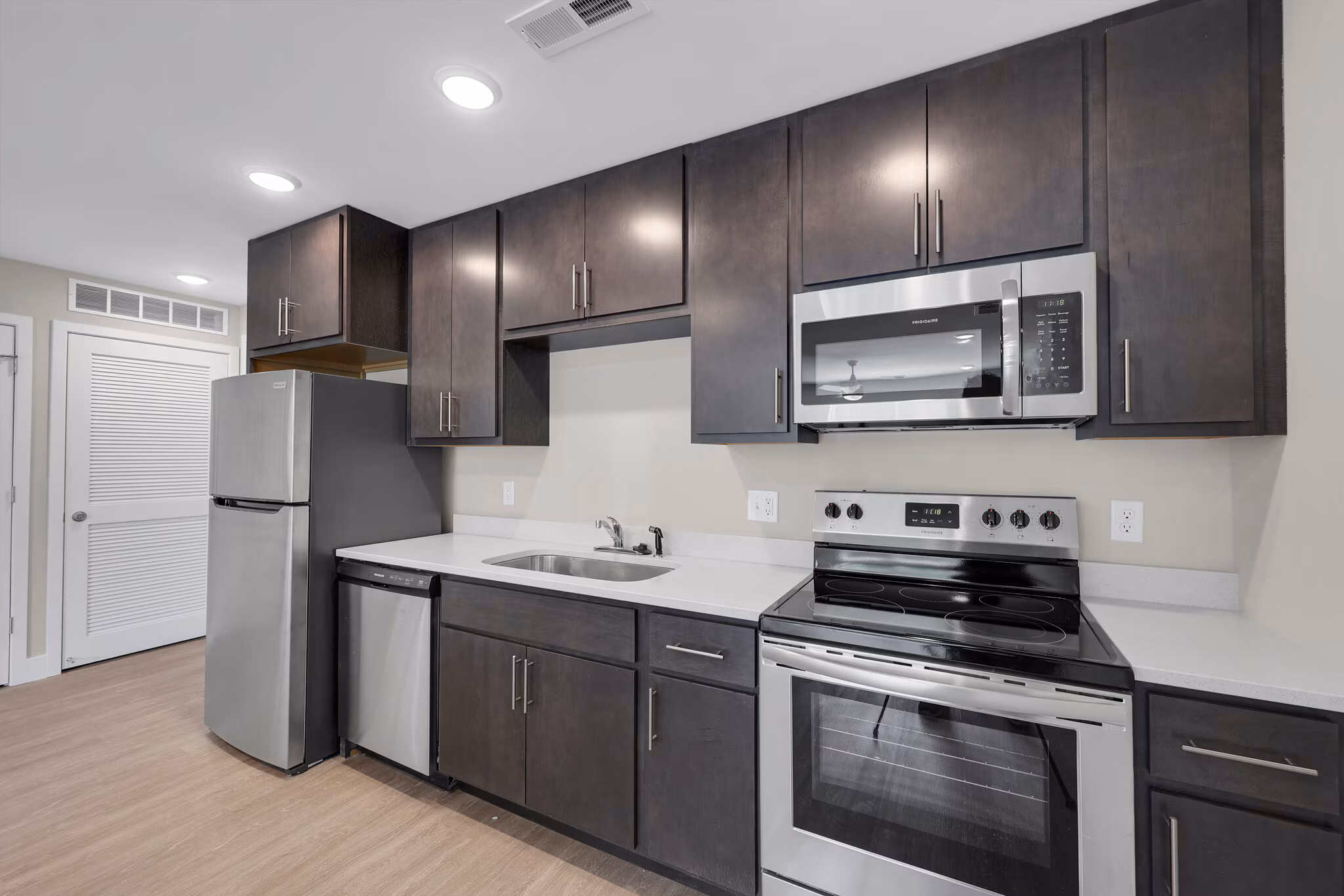 [25.12.10-26.01.10] 2b1b 남자 서브리스 구합니다 (922.25$ -> 500$)